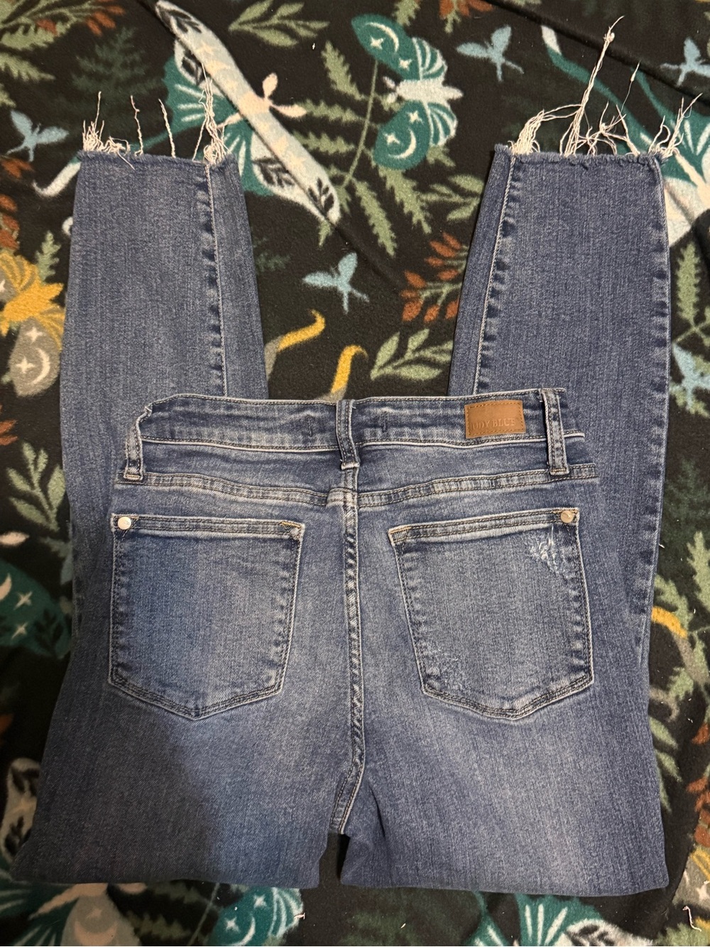 Judy Blue Relaxed Fit Distressed Raw Hem Jeans Size 5/27